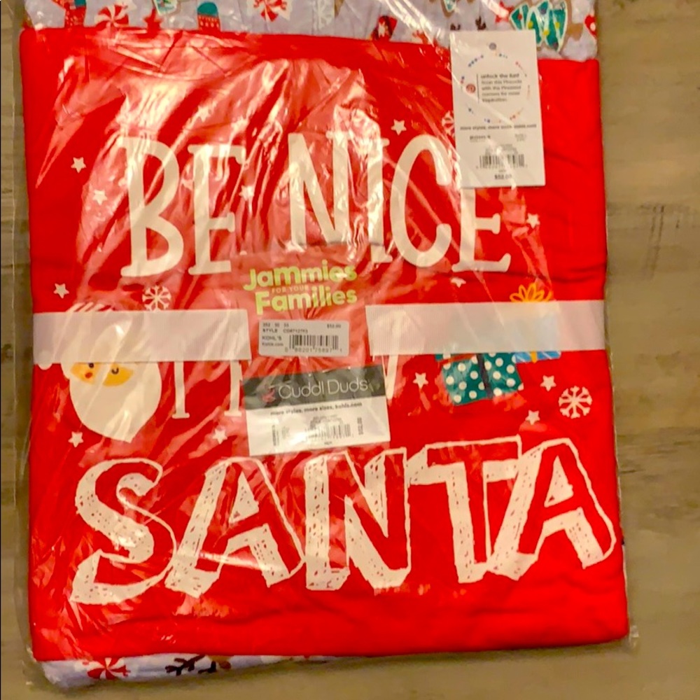 “Be Nice I Know Santa” men’s pajamas set